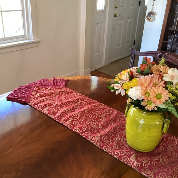 Fringed Table Runner - Picture 4 of 11